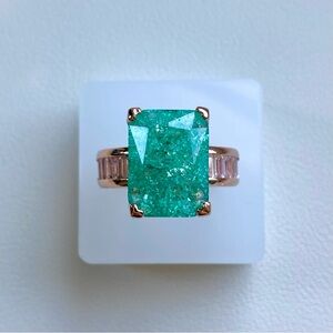 Elegant Green Gemstone Ring